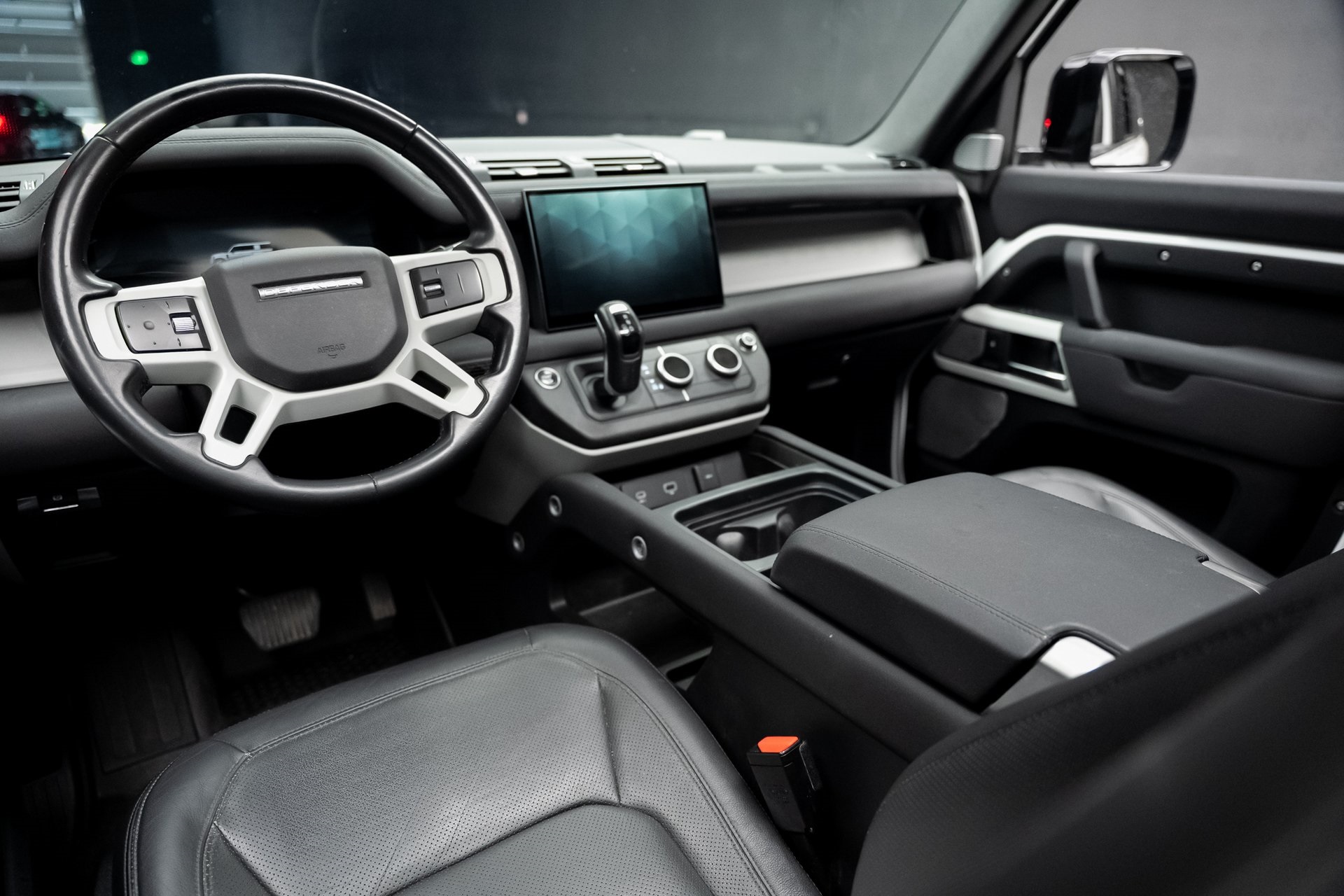 2023 Land Rover Defender 130 SE photo 2