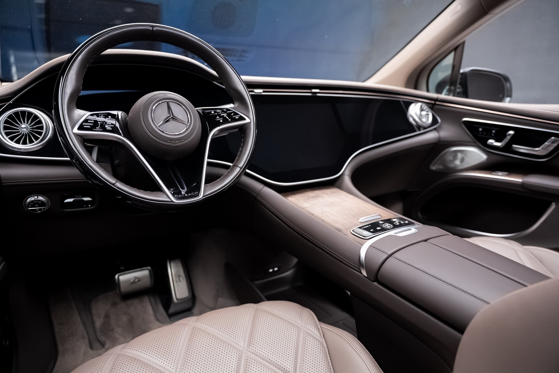 2024 Mercedes Benz EQS-Class SUV photo 2