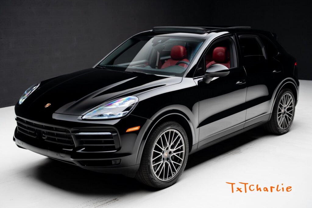 2023 Porsche Cayenne S's photo