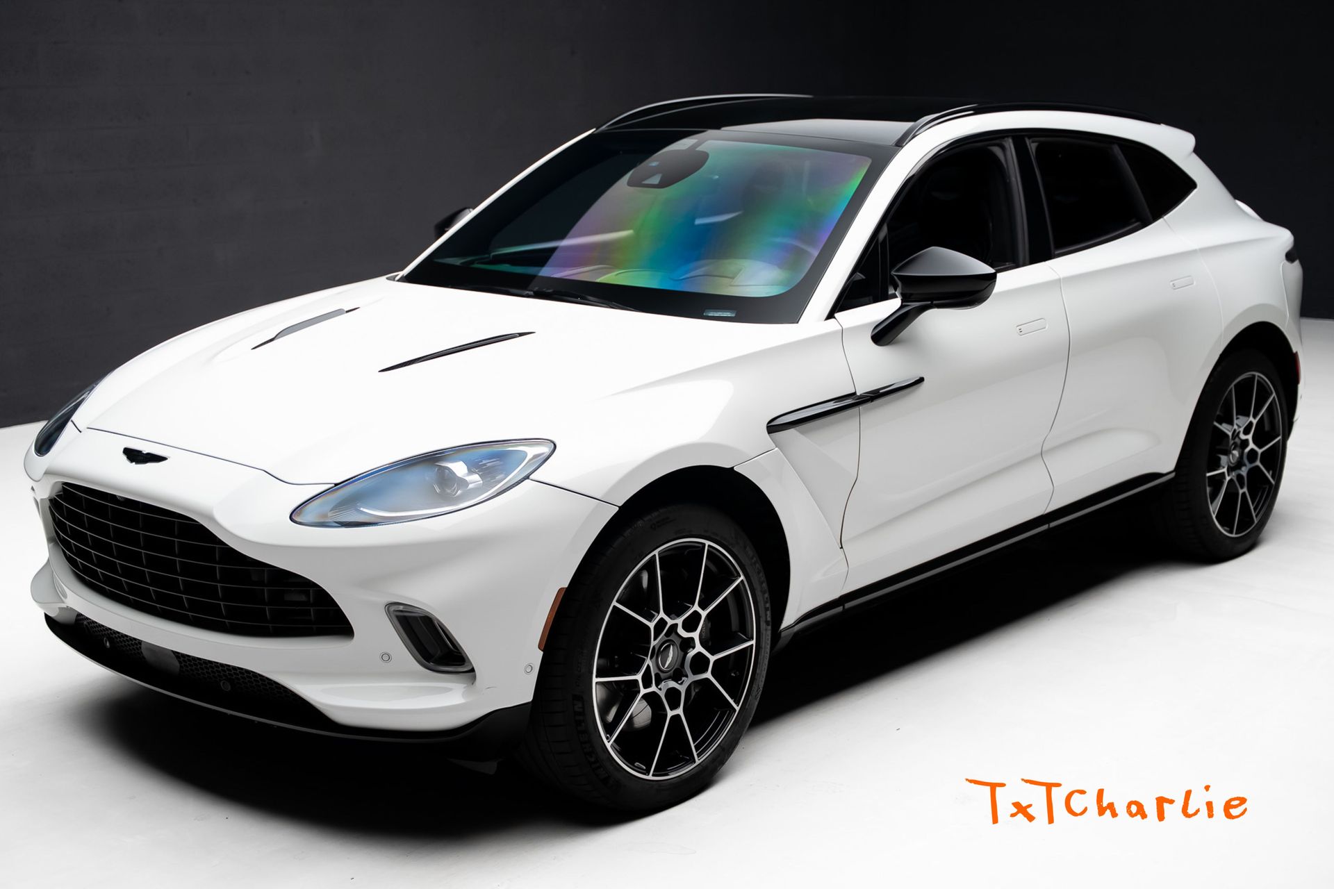 2021 Aston Martin DBX 4.0 V8 AWD's photo