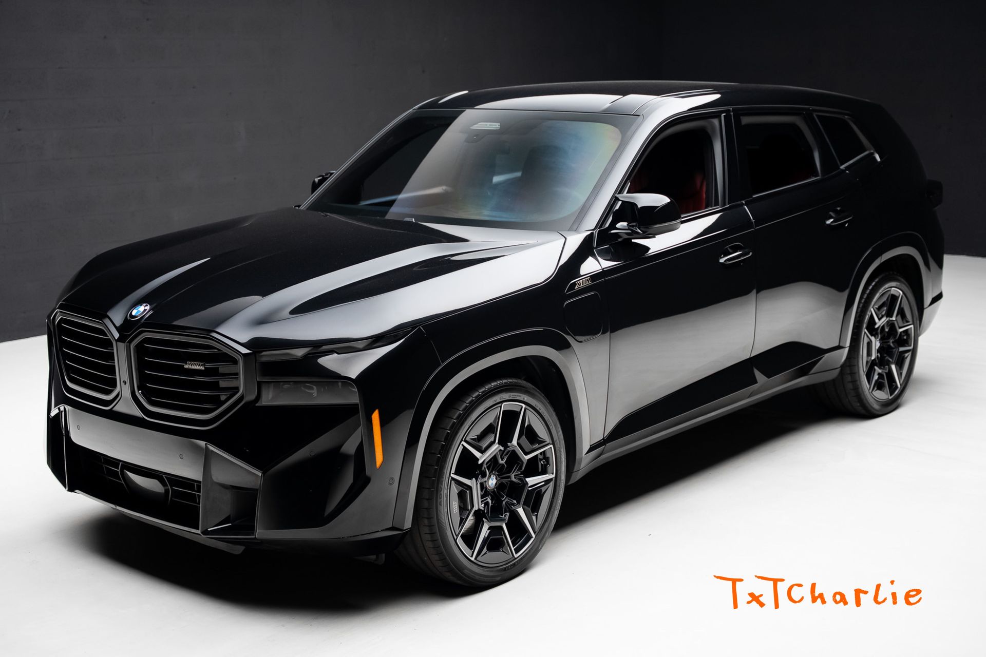 2023 BMW XM -'s photo