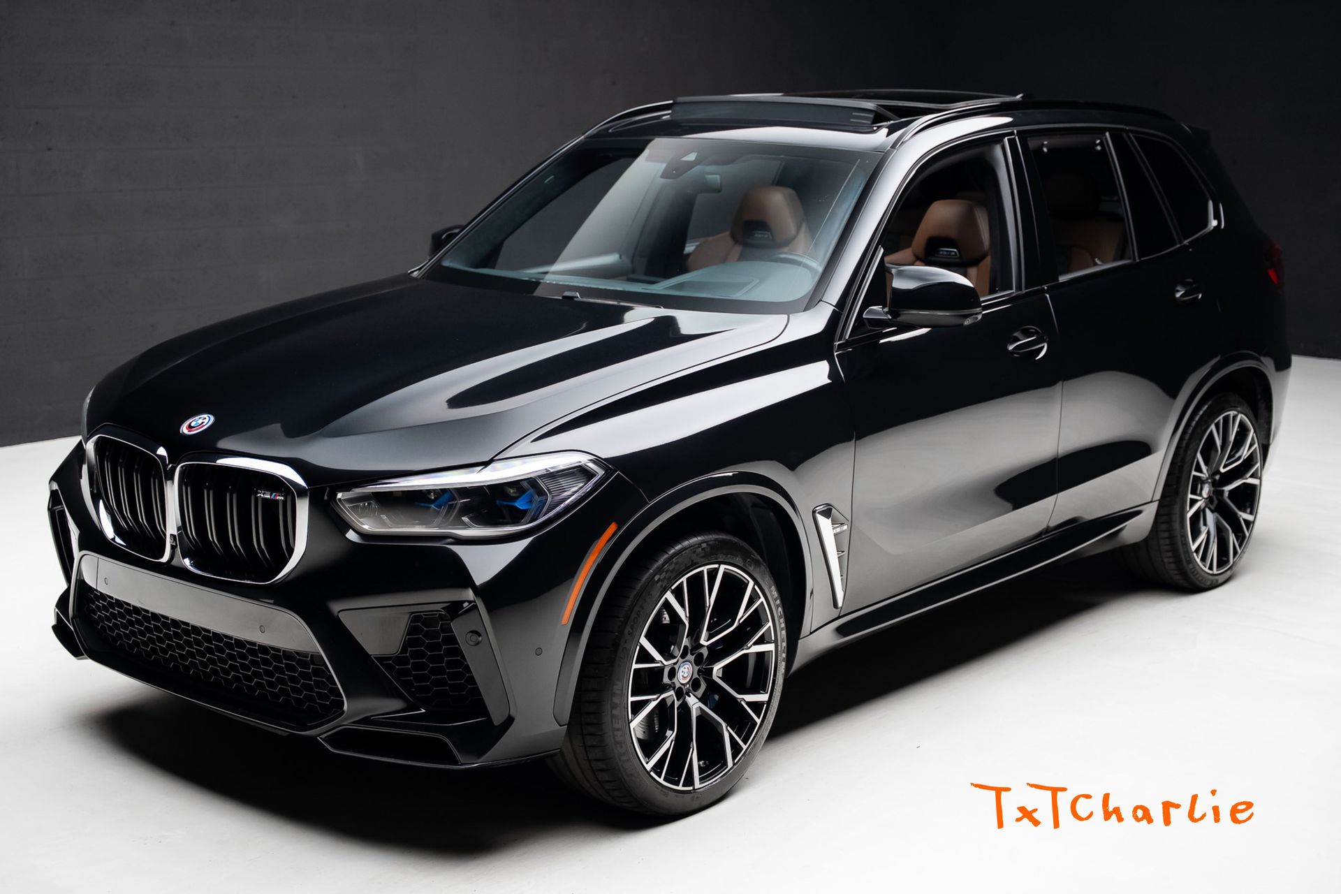 2022 BMW X5 M -'s photo