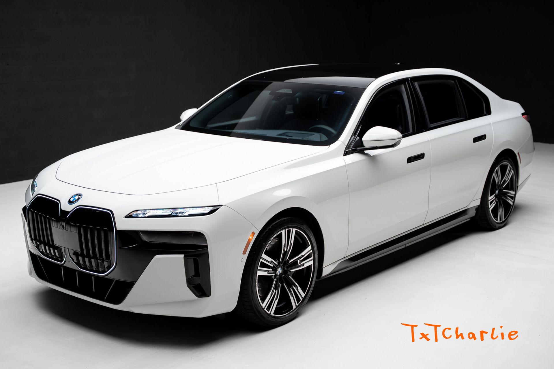2024 BMW i7 eDrive50's photo