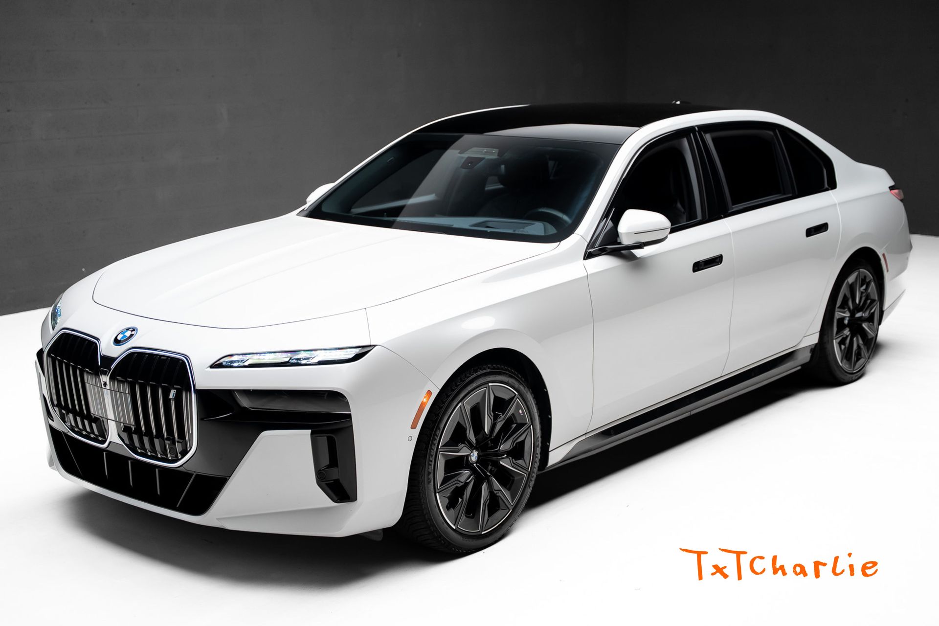 2023 BMW i7 xDrive60's photo