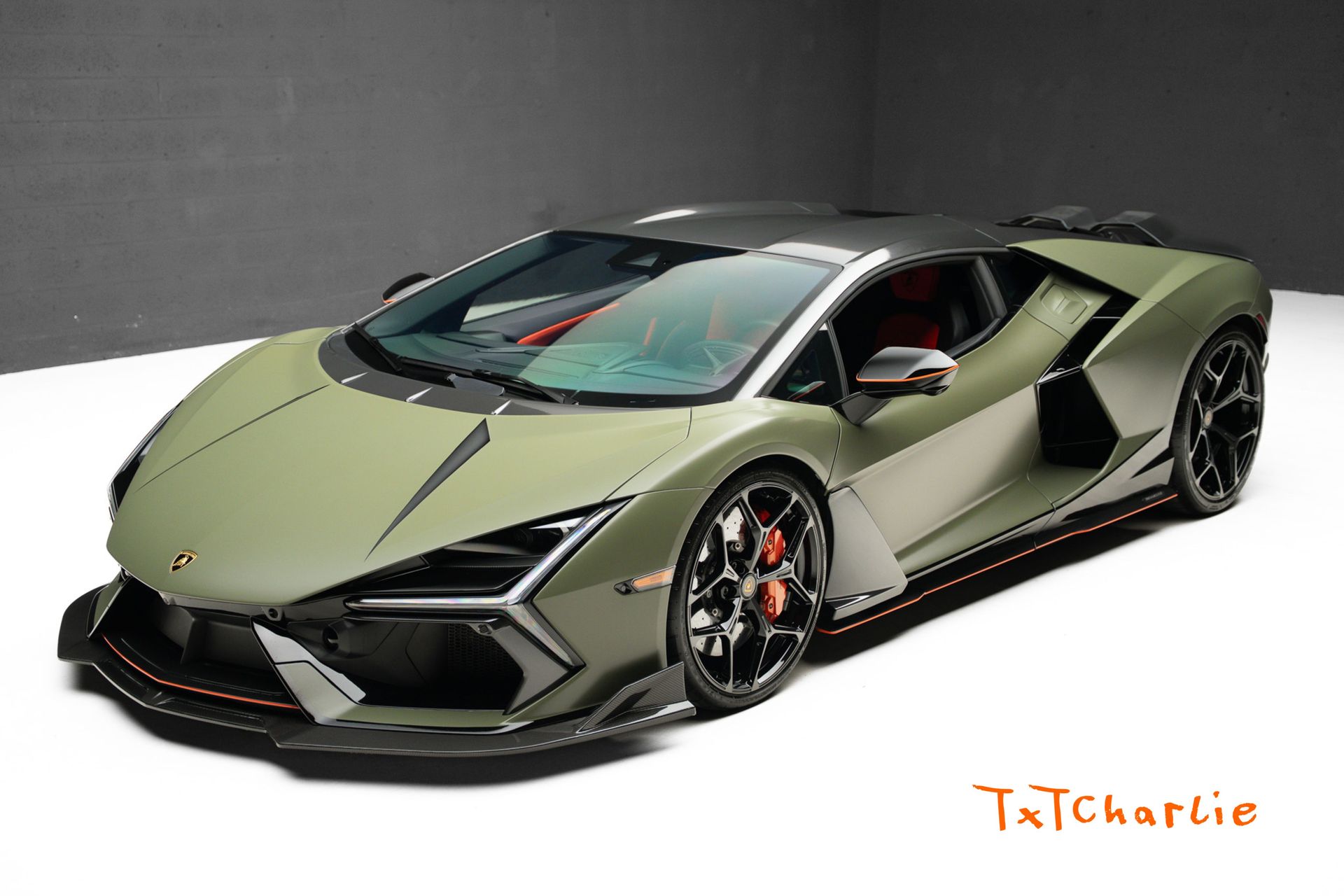 2024 Lamborghini Revuelto 6.5 DCT 4WD's photo