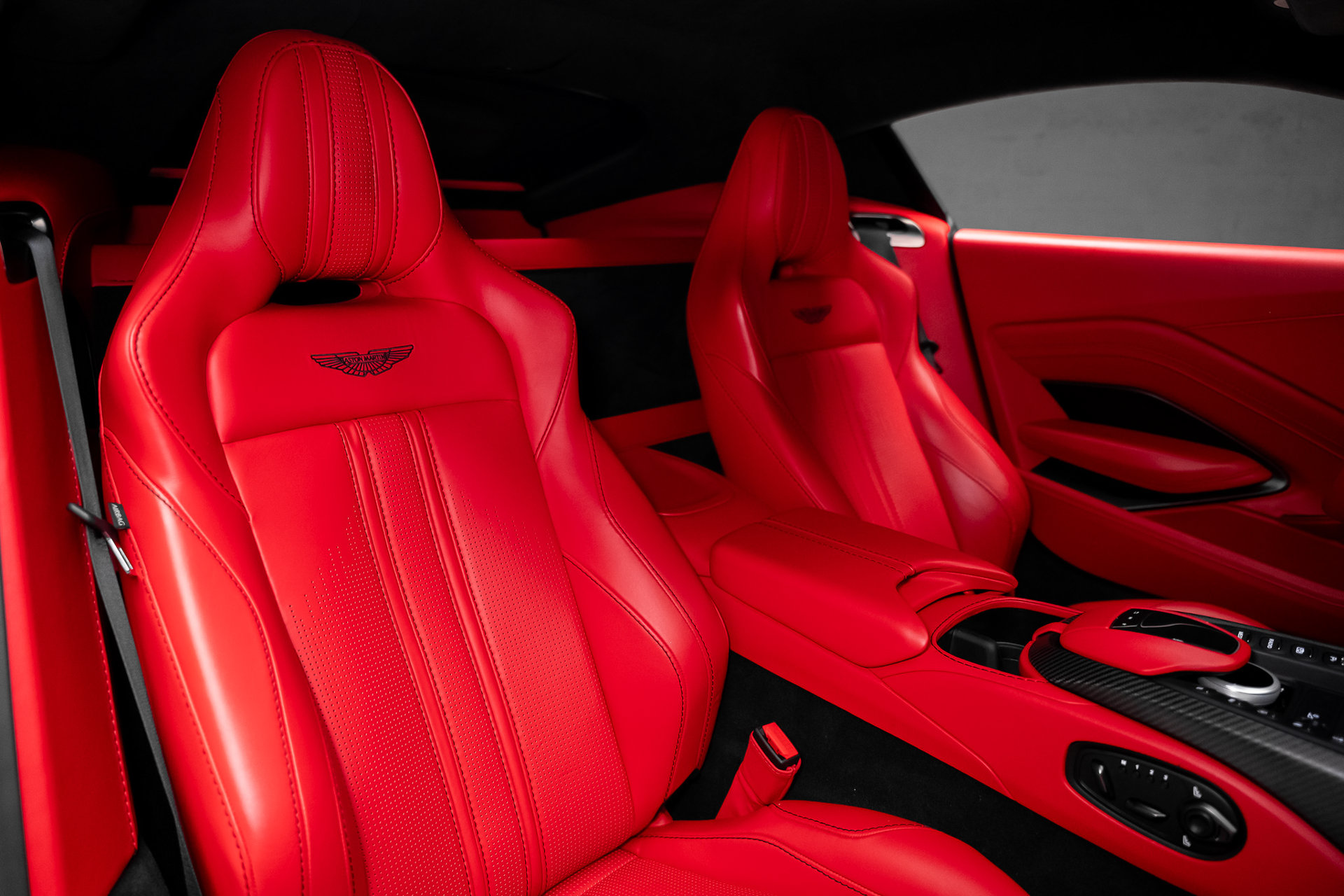 2022 Aston Martin Vantage