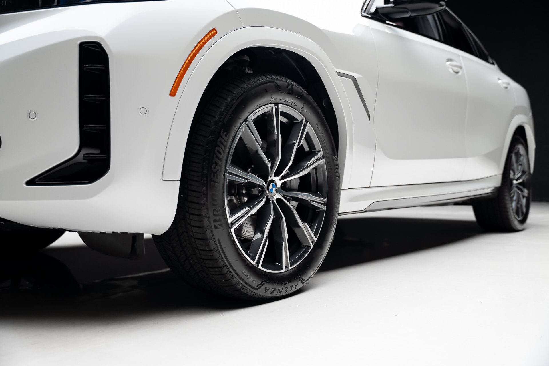 2027 BMW X6 xDrive40i