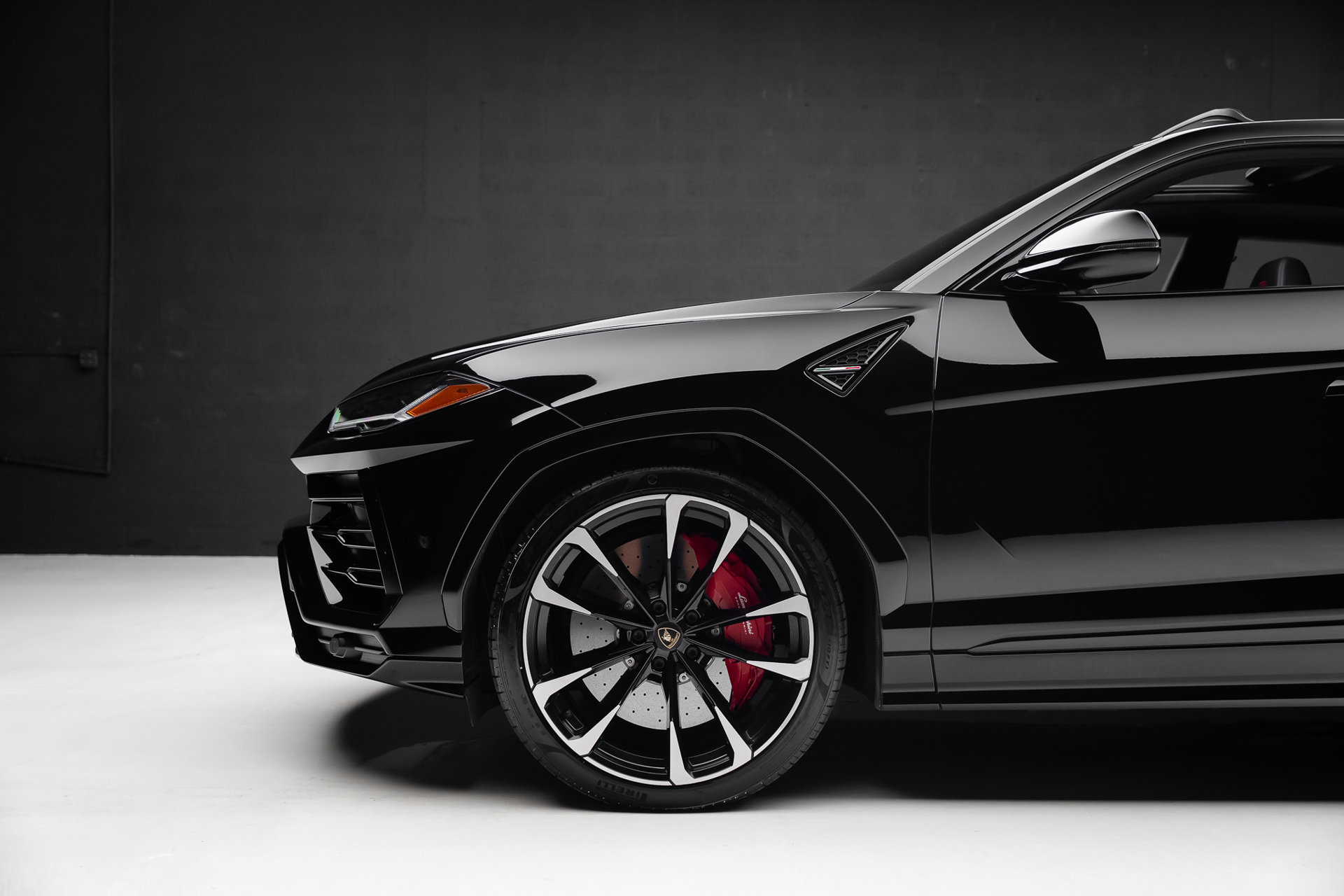 2022 Lamborghini Urus Graphite Capsule