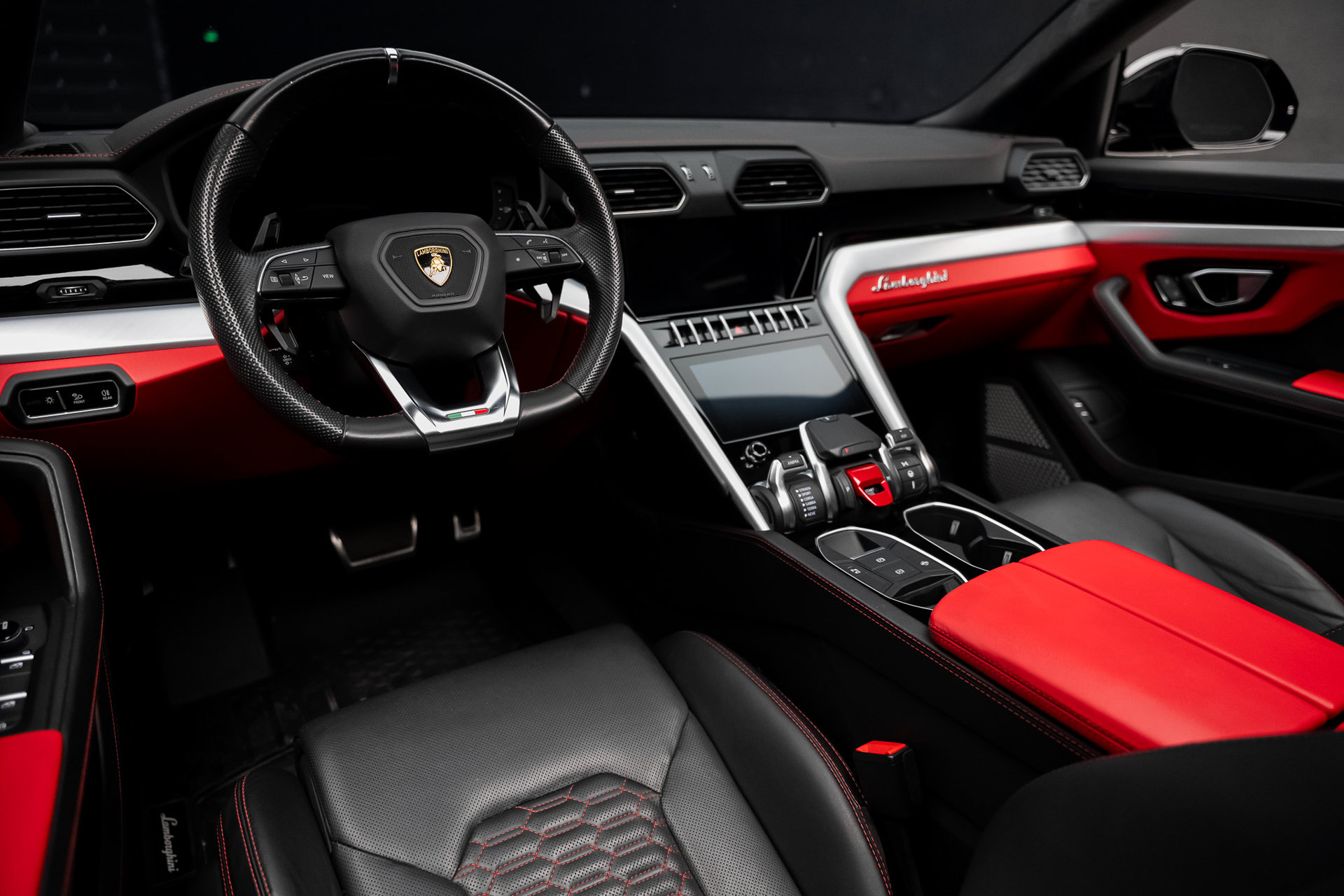 2022 Lamborghini Urus Graphite Capsule