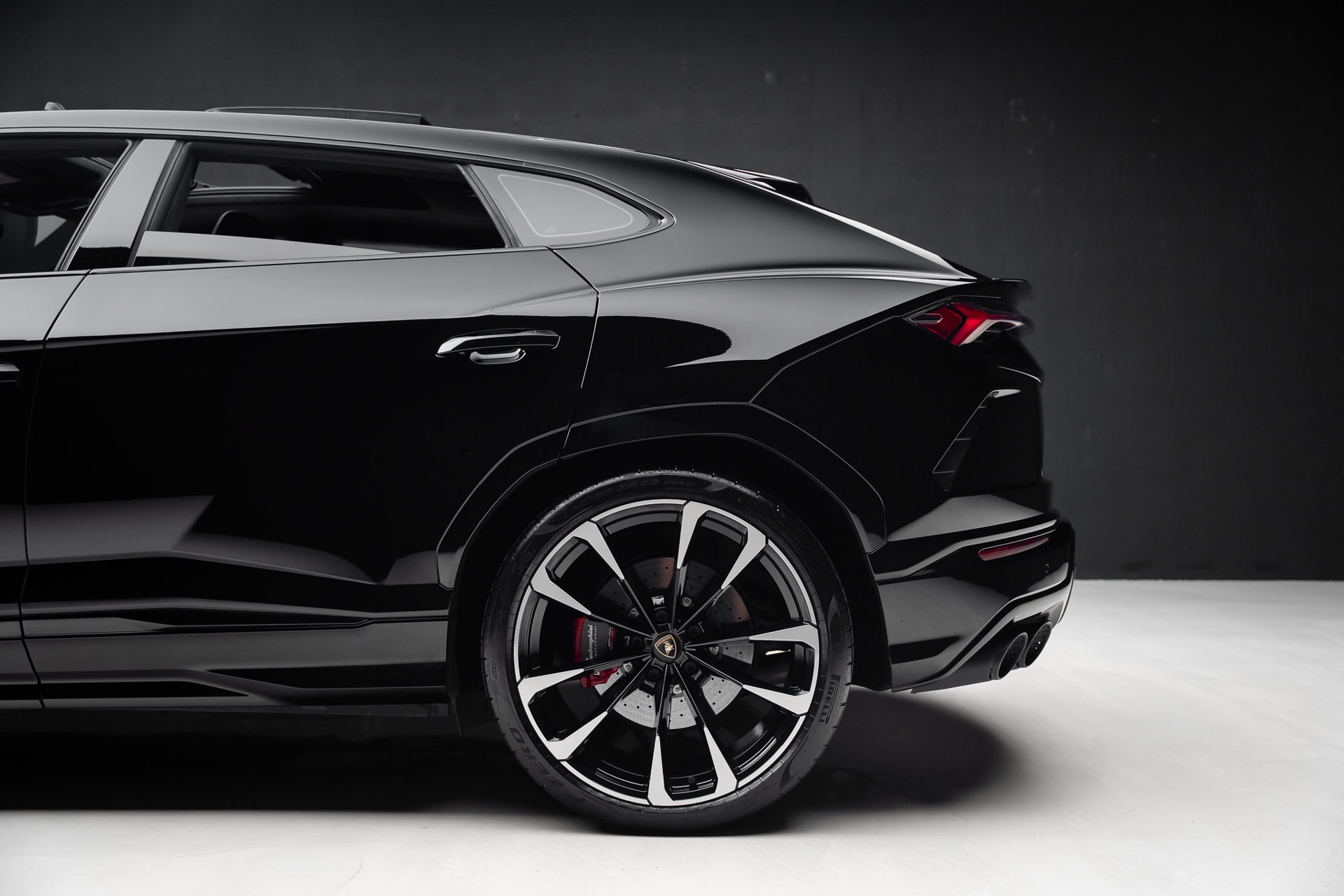 2022 Lamborghini Urus Graphite Capsule