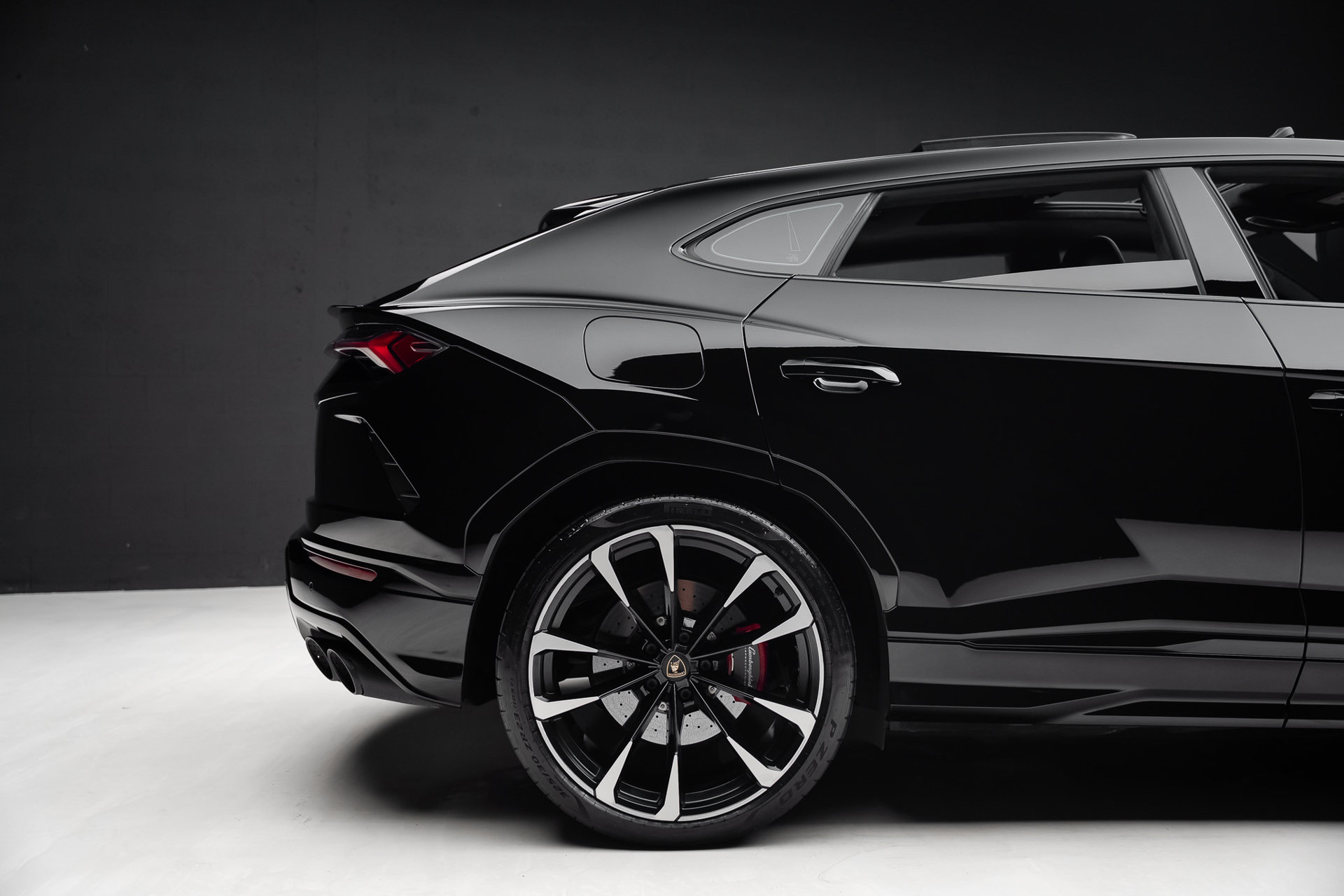 2022 Lamborghini Urus Graphite Capsule