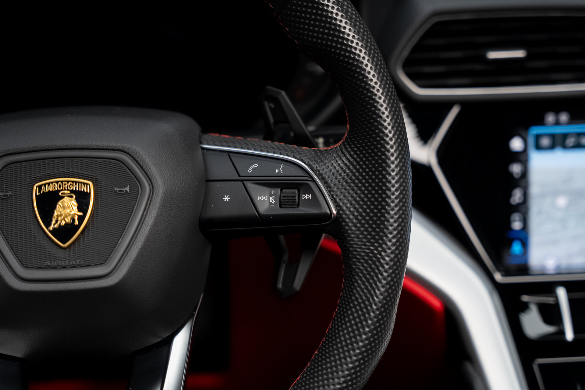 2022 Lamborghini Urus Graphite Capsule