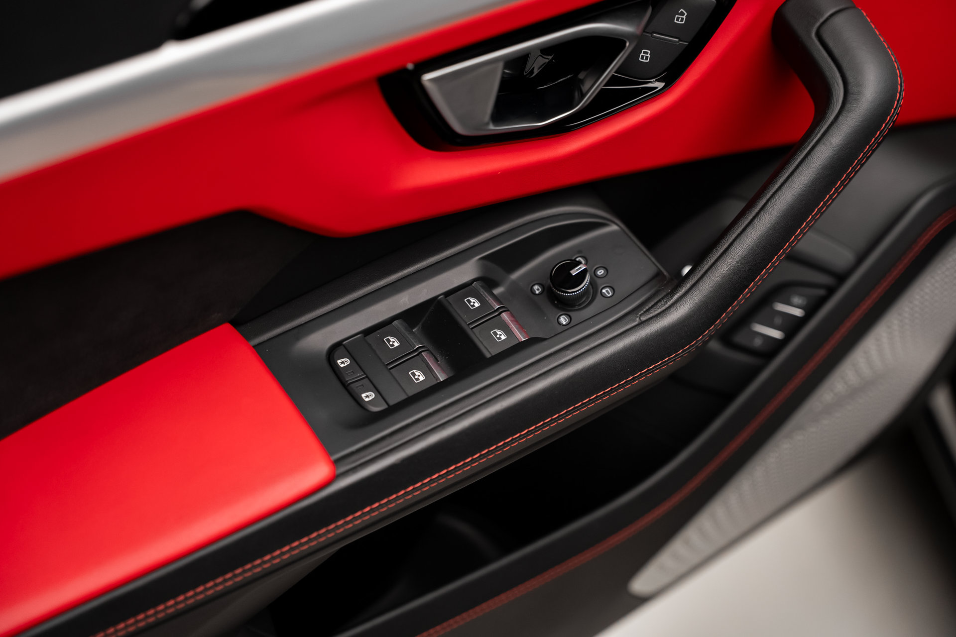 2022 Lamborghini Urus Graphite Capsule