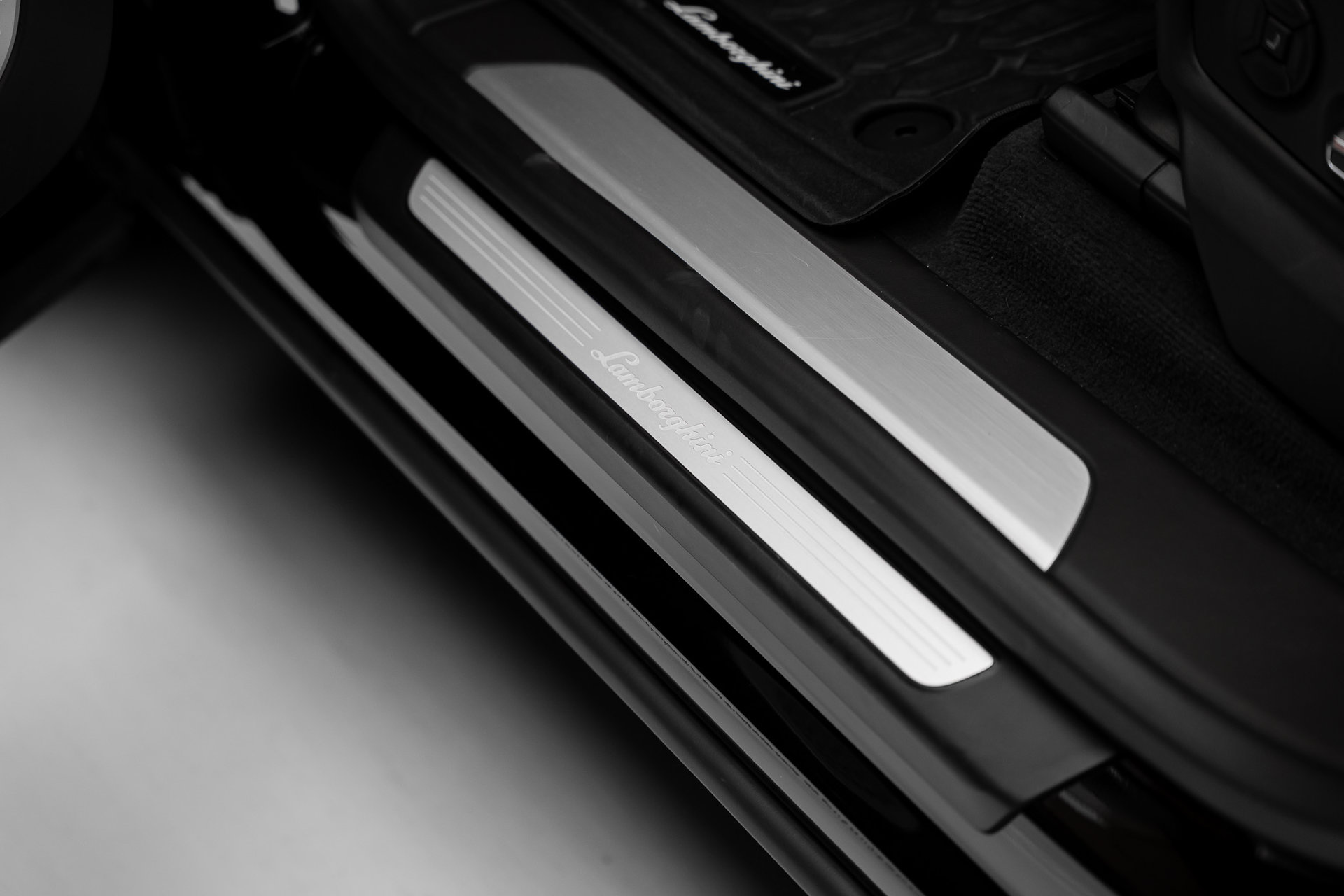 2022 Lamborghini Urus Graphite Capsule