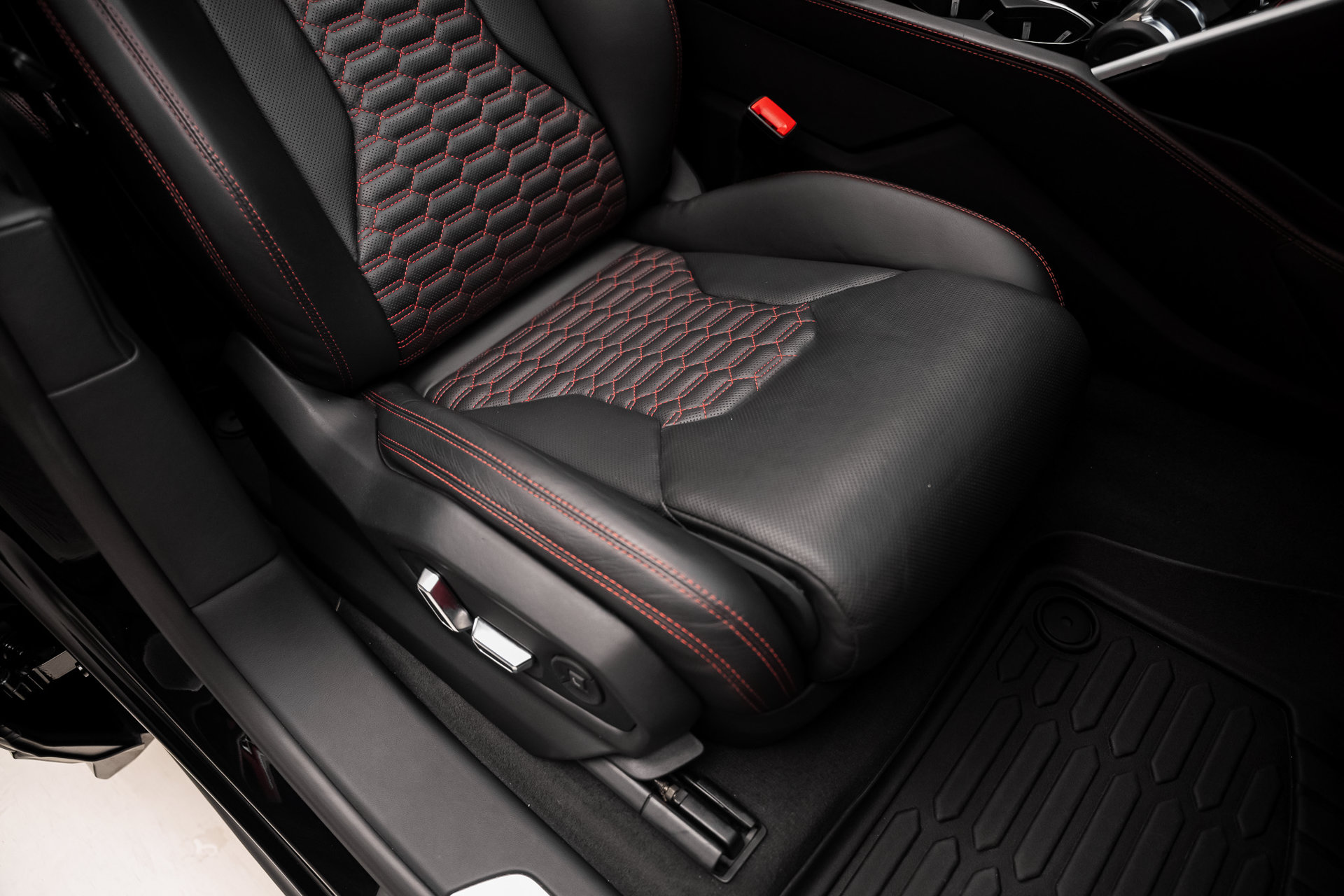 2022 Lamborghini Urus Graphite Capsule