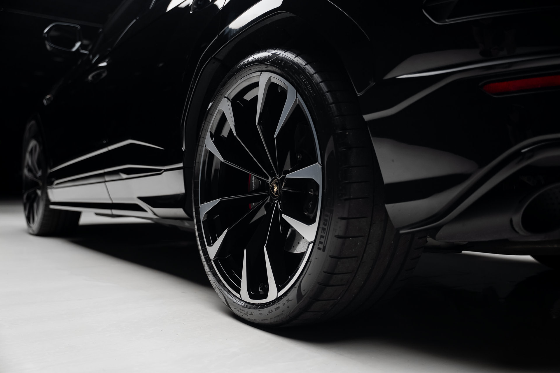 2022 Lamborghini Urus Graphite Capsule
