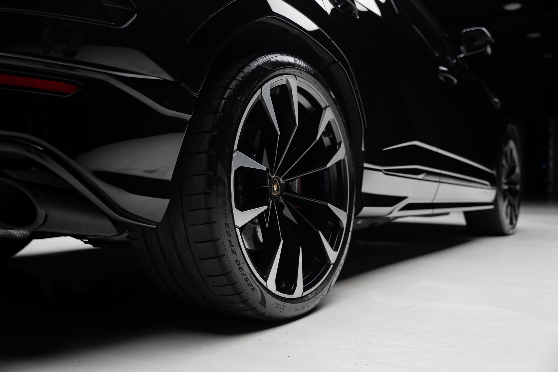 2022 Lamborghini Urus Graphite Capsule