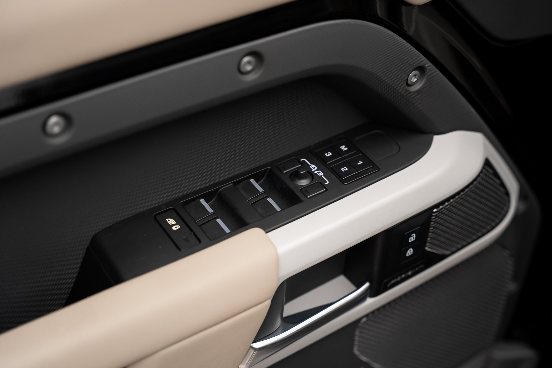 2024 Land Rover Defender 110 S